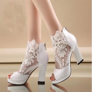 New Fashion Peep Toe Stivali da sposa estivi Sexy pizzo bianco Prom Evening Party Scarpe da sposa Tacchi alti Lady Dress formale Shoes3468