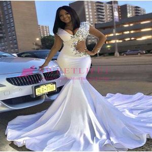 2019 Nya ankomst Black Girls Illusion Långärmad promenadklänningar Shining Crystal Mermaid V Neck Sweep Train Sydafrika Style Forma246s