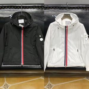 Męska kurtka ubrania wiatrówki z kapturem Spring Spring Autumn Style Man Płaszcz Rękawki Rękawowe Litery Paski Windbreaker Designer Kurtki podmorskie Tops Płaszcze Rozmiar M-5xl