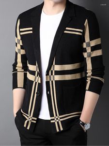 Mäns kostymer 2023 Fashion Autumn Thin Plaid Knit Blazers Casual Long Sleeved Man Suit Lapel Cardigan Black Temperament Business Coat