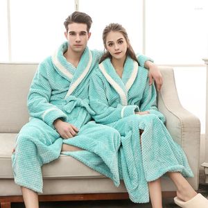 Pijamas femininos SSH0292 Outono Inverno Robes Masculino Feminino Sexy Roupões de Banho de Flanela Sólida com Decote em V Unissex Amantes Casais Noite