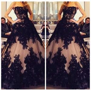 2019 Strapless Black Lace Appiques A-Line Prom Dresses 겸손한 레이스 Up Back Long Oandsidos De Soire Customized Evening Party Gowns261n