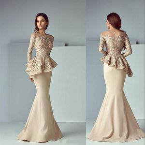 2021 Champanhe Vestidos para Mãe da Noiva Gola Jóia Ilusão de Sereia Mangas Compridas Apliques de Renda Peplum Vestidos para Convidados de Casamento Plus273q