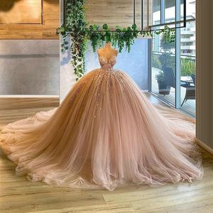 Blush Pink Quinceanera Dresses Ball Gown Sexig älskling Neckens spetsar Applicies Dress Formal Party Prom Evening Gowns2359