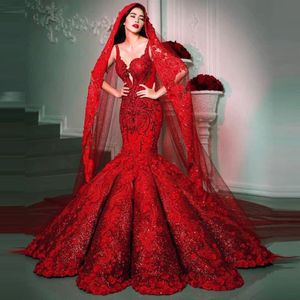 Luxuriöses rotes, sexy V-Ausschnitt-Spitzenträger-Bankett-Meerjungfrauen-Hochzeitskleid mit Rüschen, Perlen, Pailletten, Blume, geknotet, ASO ebi231t