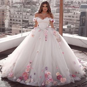 Luksusowy plisowany tiul Słodki 15 sukienek imprezowy z ramiona kwiaty balowy balowy suknia z koralikami quinceanera sukienka koronkowa w górę vestidos 239U