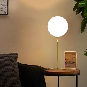 Bordslampor Creative Lamp Soft Night Light Color Temperatur Justerbar LED -skrivbord Energibesparande ögonskydd för sovrummet