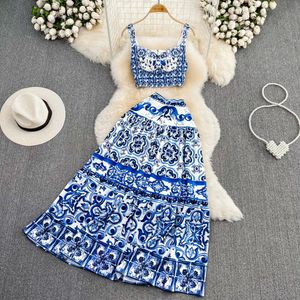 Tvådelad klänning Summer Runway Blue and White Porcelain Outfits Women's Short Spaghetti Strap Crop Top Long Maxi kjol Vacation 2 Pieces Set 2023