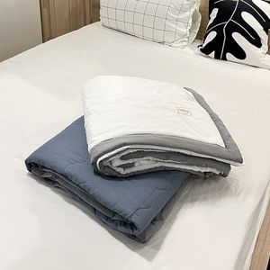 Sängkläder sätter kall dubbelkomforterare Maskin tvättbar sommarfilt nordisk stil säng täcke för vuxen 230721