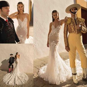 Berta sjöjungfru REACKLESS bröllopsklänningar med avtagbara Cape Bridal -klänningar Feather Spaghetti Straps 3D Appliced ​​Vestidos de Nnovia207k