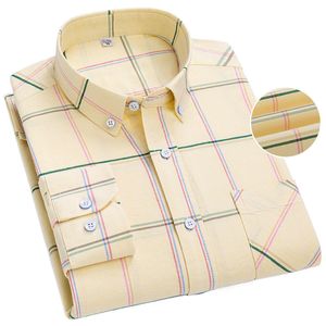 Camicie eleganti da uomo Camicie casual Oxford da uomo Manica lunga Moda scozzese a righe Puro cotone Design tasca sinistra Vestibilità regolare Bottone giornaliero da lavoro 230721