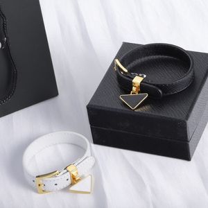 Nova moda clássica designer de joias pulseira de charme pulseira de couro pingente P letra de metal pulseira de luxo joias presentes de festa para homens e mulheres amantes