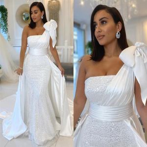 Arabo Dubai sirena abito da sera bianco una spalla formale abiti da ballo di promenade con fiocco in raso e gonna oversize con paillettes abiti De2499