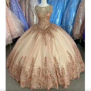 Çarpıcı vestidos de 15 2023 kepçe boyun püsküllü boncuklu quinceanera elbiseler aplike anahtar deliği sırt topu tatlı 16 balo elbisesi