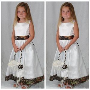 Vit med Camo Flower Girls Dresses For Country Wedding Cap Sleeve Juvel Little Girls Party Dress for Special Occasion Dress Gown269y