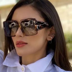 Grandes óculos de sol quadrado gradiente feminino marca de luxo ao ar livre design moda pernas grandes óculos de sol lunette de soleil uv400