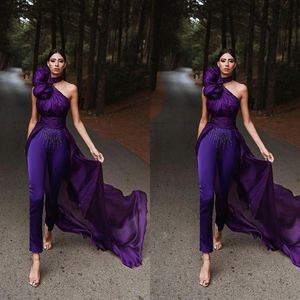 Purple Evening Jumpsuit med lång tåghalter ärmlös promklänning kvinnor byxor passar saudiarabien kändis röda mattor klänningar222p