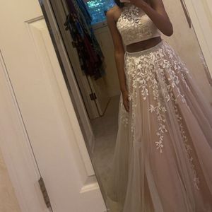 2023 Två stycken Quinceanera Dress High Neck Coral Pageant Dresses Crystals Pärled Spets Tulle Party Wear Girls Formal Long Dress Open Back Back
