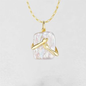 Pendant Necklaces Fashion Two Hands Hug Square Necklace For Women Imitation Baroque Pearl Accessories Romantic Jewelry