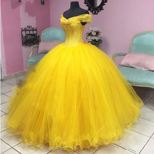 Modern Belle Amarelo Quinceanera vestidos Vestido de Baile Real Po Barato fora do ombro com Mangas Tule Sweet 15 Vestido de Baile Vastido239r