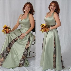 Halter Neck Green Printed Satin Mother of the Bride Dresses With Camo Satin Wedding Gästklänningar Plus Size Sweep Train Formell EVE239R