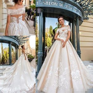 Skräddarsydd 2019 Designer Sweetheart Vintage Lace Wedding Dresses With Off Shoulder Chapel Train Fall Winter Lace Applicques Weddin251b