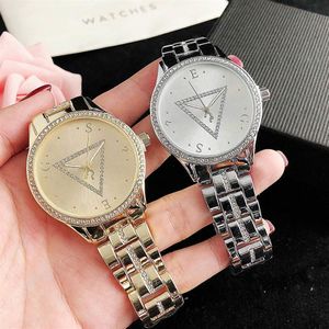 Märke Watches Women Girl Diamond Crystal Triangle Style Metal Steel Band Quartz Wrist Watch GS472685