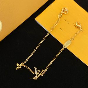 2023 18K New Pendant Necklace Fashion Charm Men's and Women's Classic Luxury pendant necklaces Women 18K Gold fashion Colorfast no fade Hypoallergenic