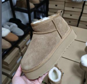 Botas clássicas de mini plataforma para neve botas de tornozelo de inverno para mulheres com fundo grosso de couro e botas macias e quentes com yt6