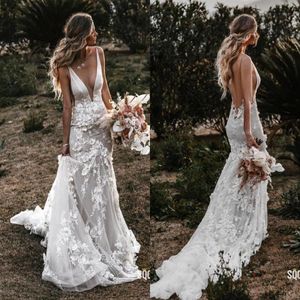 Zarif Ülke Denizkızı Gelinlik Derin v Boyun Açık Çiçekler Dantel Dantel Mahkeme Treni Hollow Bridal Gowns252r