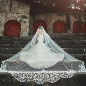 Säljer kapelllängd brudslöjor med applikationer i lager långa bröllopslöjor 2019 Vestido de Noiva Longo Wedding Veil223V