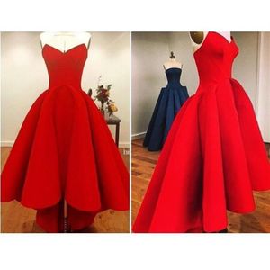 2019 Bright Red Sweetheart Hi Lo Prom Dresses Plus Size Satin Back dragkedja Ruffles Gorgeous Sexy Girl Party Evening Gowns High Low 226i