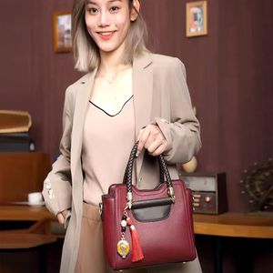 2023 Designer neue Tasche Stilvolle Lederhandtasche Damen All-in-One-Umhängetasche aus Rindsleder aus weichem Leder Pendler-Umhängetasche