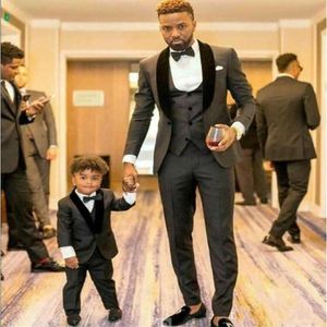 High Quality Wedding Tuxedos One Button Charcoal Grey Groom Tuxedos Shawl Lapel Slim Groom Groomsman Man SuitsJacket Vest Pa213e