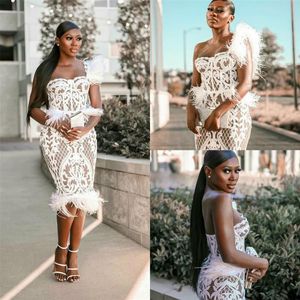 Suknie koktajlowe o jedno ramię w Plus Illusion Illusion Lace Black Girls Krótkie sukienki balowe z piórami Sweetheart Celebrity Par298t