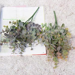 装飾的な花3pcs人工プラスチック植物は庭の花瓶のための緑のユーカリの枝を去ります。