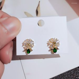 Orecchini a bottone divertenti a forma di fiore e ape per le donne Full Dazzling CZ Accessori per ragazze fantasiose Gioielli da indossare tutti i giorni per feste