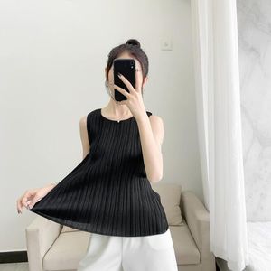 プリーツトップシャツラグジュアリーデザイナーの最新スタイルIssey Tank Top Top Womens Seveless Tシャツファッションカジュアルノースリーブレス女性の通気性トップ827