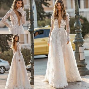 BERTA 2019 Bröllopsklänningar Aten Bridal Collection Sexig V-ringning Full längd Spets Applique 3D Floral Long Sleeve Backless Wedding G311V