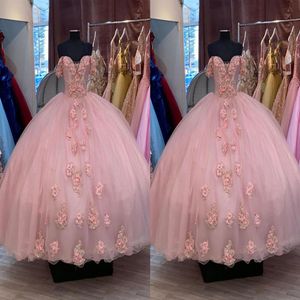 Romantisk dammig rosa 3D -blommor billig bollklänning quinceanera prom klänningar från axeln applikation pärlast söt 15 maskerad wveni205z