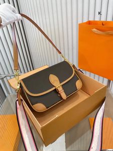 Women High Quality Diane Baguette Handbag Messenger Bags Large-capacity Canvas Strap Emed Letters Colorful 2023 New Floral Designer