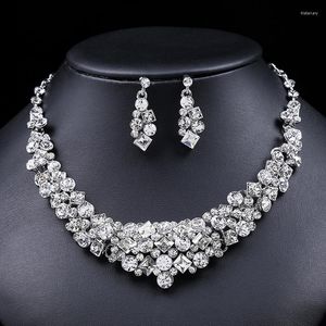 Halskette Ohrringe Set Vintage Hofstil Ornament Damen Kurz Persönlichkeit Frühling/Sommer Passender Schmuck Trend