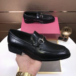 2023 Scarpe eleganti da cerimonia nere di qualità per designer gentili Scarpe da uomo in vera pelle Punta tonda Mocassini da uomo di marca Oxford