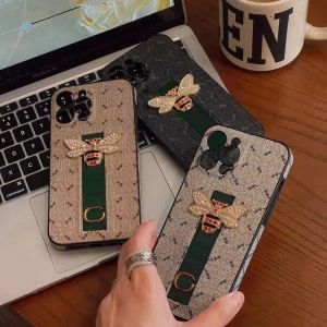 Diamond Bee Phoncase Luksusowe obudowy telefoniczne iPhone'a 14 13 12 11 Pro Max Canvas skórzana okładka telefonu komórkowego z czerwoną zieloną tkaniną taśmą