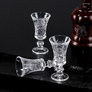 Weingläser 6 Stück Kelch Kristall Moutai Schnaps KTV Bar Party Becherspender Anzug graviertes Blumendesign Trinkwerkzeug Trinkgeschirr 34 ml