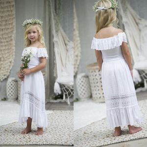 Adorabile bohemien con spalle scoperte ragazze di fiori bianchi abiti da sposa con maniche lunghe in pizzo senza schienale spiaggia Boho prima comunione219H