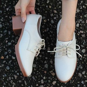 Sapatos sociais vintage oxfords de couro envernizado alpargatas femininas com mocassins de caxemira sapatos de salto alto grossos britânicos para mulheres sapatilhas l230724