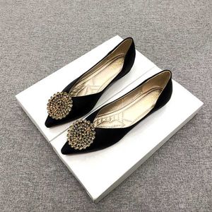 Обувь для платьев 2023 Joker Spring New Fashion New Small Fresh Diamond Metal Girl Shoes Комфортная плоская дюйма.