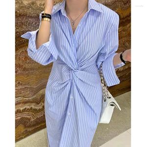 Casual Dresses Women Korean Chic Summer French Polo Collar Contrast Stripe Twist Cross Design Långärmad skjorta klänning Kvinnlig kläder