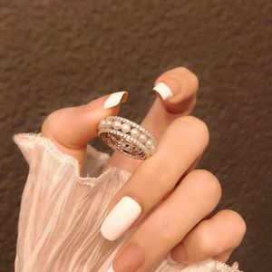 Topp franska naturliga Pearl Ring Light Luxury Minority Design Advanced Sense Elegant Gracieful Ring